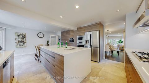 Photo 13 at 20 Edinburgh Drive, Doncrest, Richmond Hill