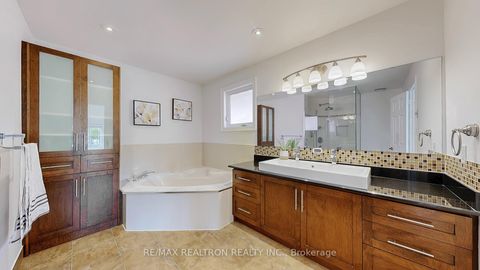 Photo 19 at 20 Edinburgh Drive, Doncrest, Richmond Hill