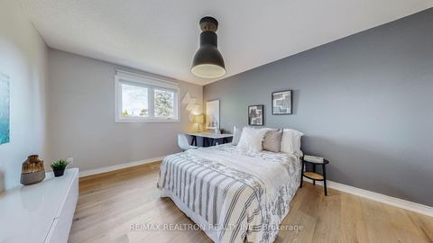 Photo 25 at 20 Edinburgh Drive, Doncrest, Richmond Hill