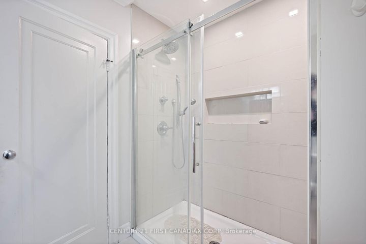 Photo 22 at 37 Mclaughlin Road N, Brampton West, Brampton