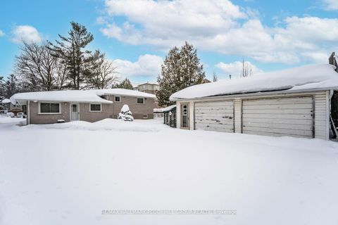 Photo 11 at 223 Phillips Street, Ardagh, Barrie
