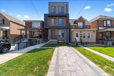 Photo 1 at 531 Delaware Avenue N, Wychwood, Toronto