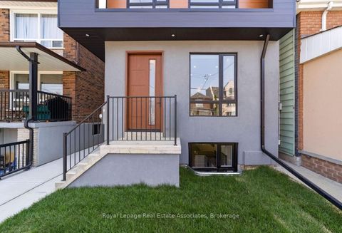 Photo 2 at 531 Delaware Avenue N, Wychwood, Toronto