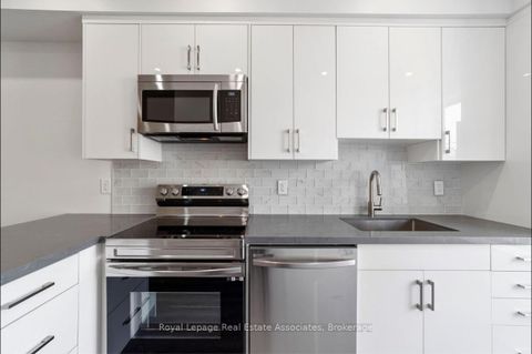 Photo 6 at 531 Delaware Avenue N, Wychwood, Toronto