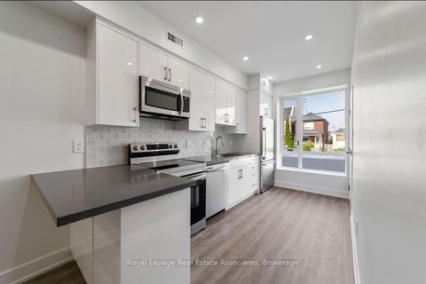 Photo 7 at 531 Delaware Avenue N, Wychwood, Toronto