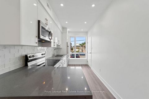 Photo 8 at 531 Delaware Avenue N, Wychwood, Toronto