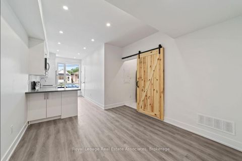 Photo 9 at 531 Delaware Avenue N, Wychwood, Toronto