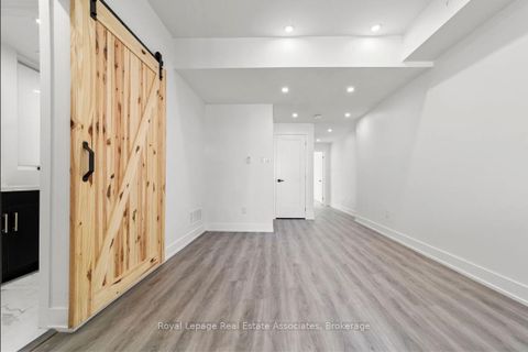 Photo 10 at 531 Delaware Avenue N, Wychwood, Toronto