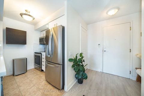 Photo 8 at 1111 - 10 Northtown Way, Willowdale East, Toronto