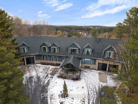 Photo 2 at 140 Ravendale Court, Kleinburg, Vaughan