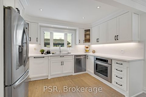 Photo 7 at 140 Ravendale Court, Kleinburg, Vaughan