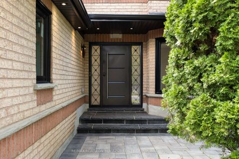 Photo 3 at 78 Charing Crescent, Aurora Highlands, Aurora