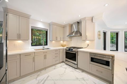 Photo 11 at 78 Charing Crescent, Aurora Highlands, Aurora