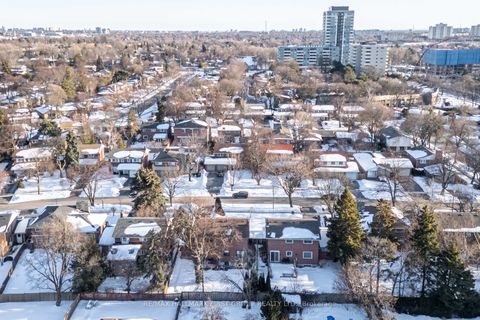 Photo 2 at 48 Ravencliff Crescent, Sullivan, Toronto