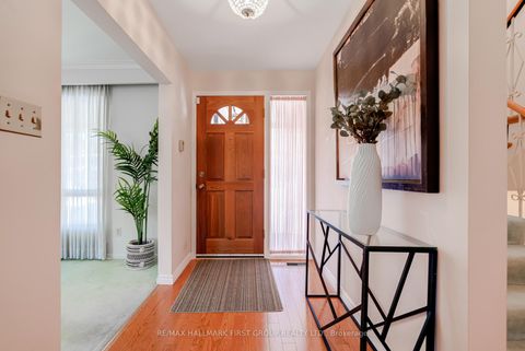 Photo 3 at 48 Ravencliff Crescent, Sullivan, Toronto