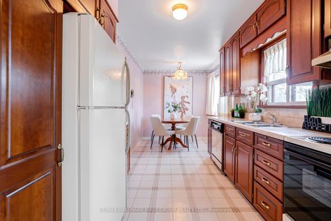 Photo 7 at 48 Ravencliff Crescent, Sullivan, Toronto