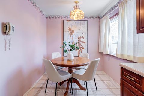 Photo 9 at 48 Ravencliff Crescent, Sullivan, Toronto