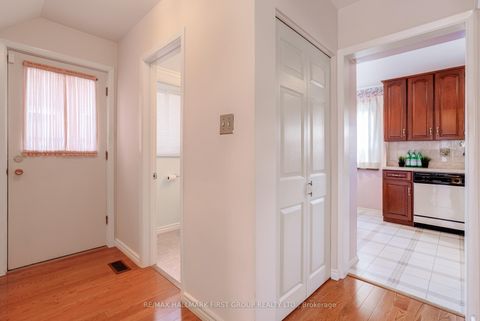 Photo 10 at 48 Ravencliff Crescent, Sullivan, Toronto