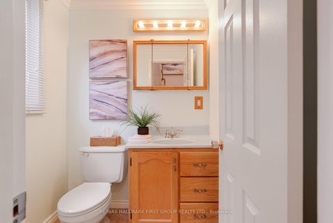 Photo 11 at 48 Ravencliff Crescent, Sullivan, Toronto