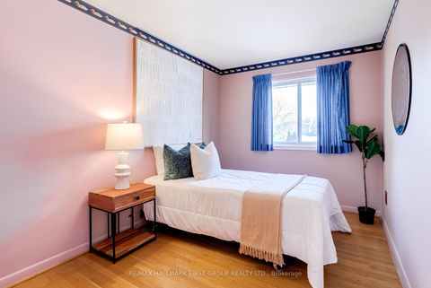 Photo 15 at 48 Ravencliff Crescent, Sullivan, Toronto