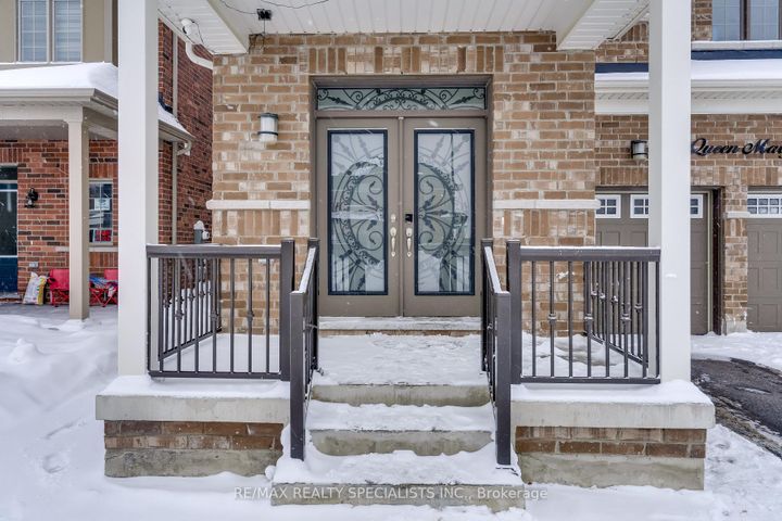 Photo 2 at 602 Queen Mary Drive, Northwest Brampton, Brampton