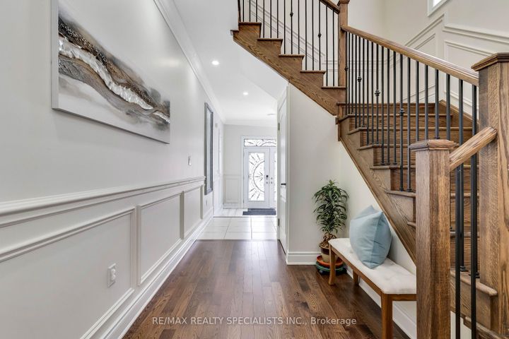 Photo 3 at 602 Queen Mary Drive, Northwest Brampton, Brampton