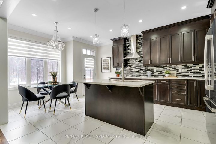 Photo 9 at 602 Queen Mary Drive, Northwest Brampton, Brampton