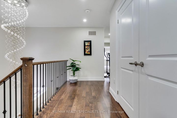 Photo 14 at 602 Queen Mary Drive, Northwest Brampton, Brampton