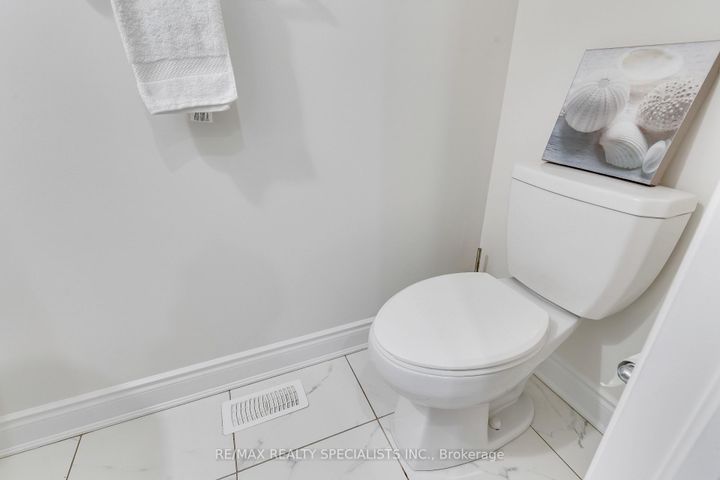 Photo 15 at 602 Queen Mary Drive, Northwest Brampton, Brampton