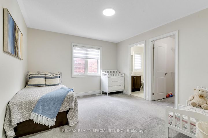 Photo 16 at 602 Queen Mary Drive, Northwest Brampton, Brampton