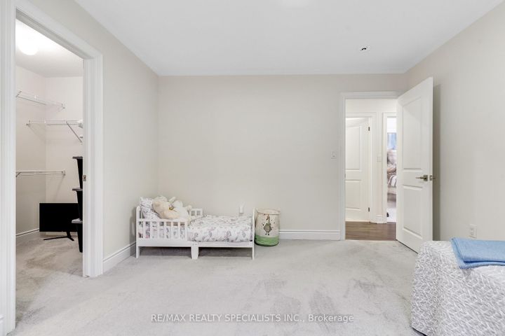 Photo 17 at 602 Queen Mary Drive, Northwest Brampton, Brampton