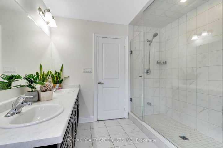 Photo 23 at 602 Queen Mary Drive, Northwest Brampton, Brampton