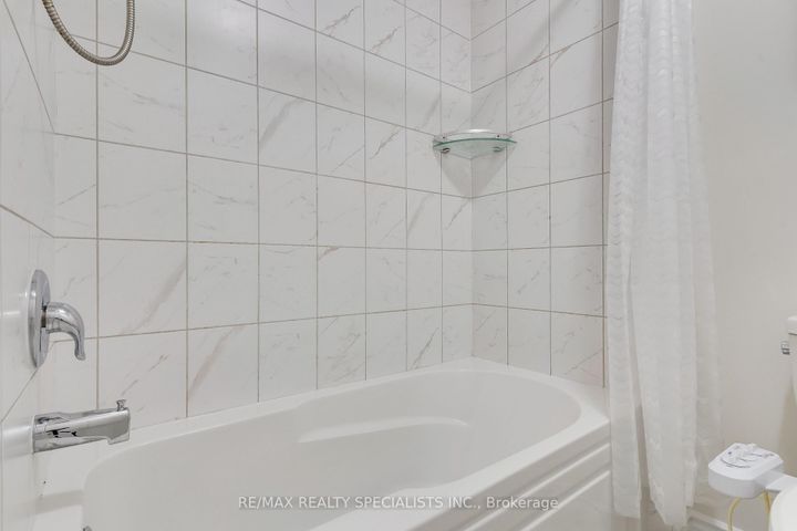 Photo 25 at 602 Queen Mary Drive, Northwest Brampton, Brampton