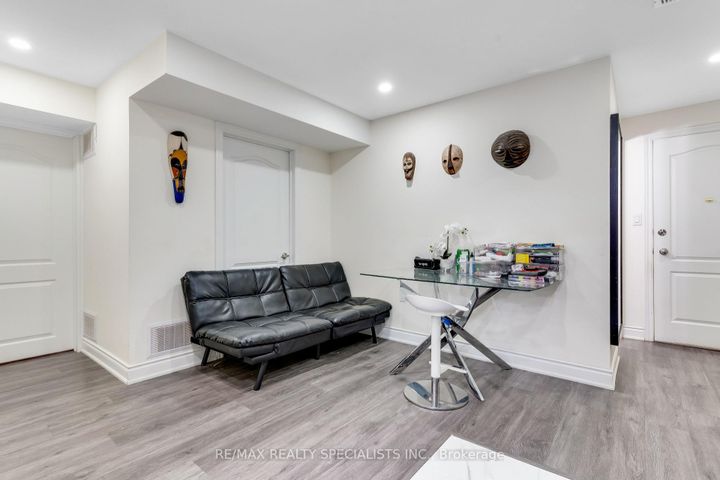 Photo 31 at 602 Queen Mary Drive, Northwest Brampton, Brampton