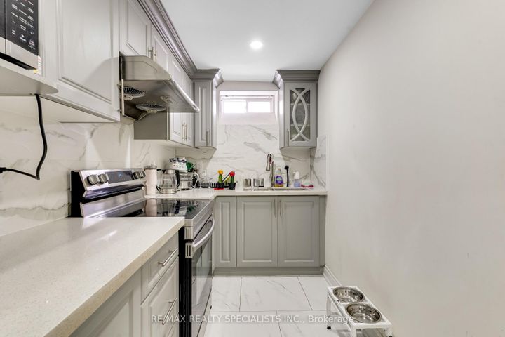 Photo 32 at 602 Queen Mary Drive, Northwest Brampton, Brampton