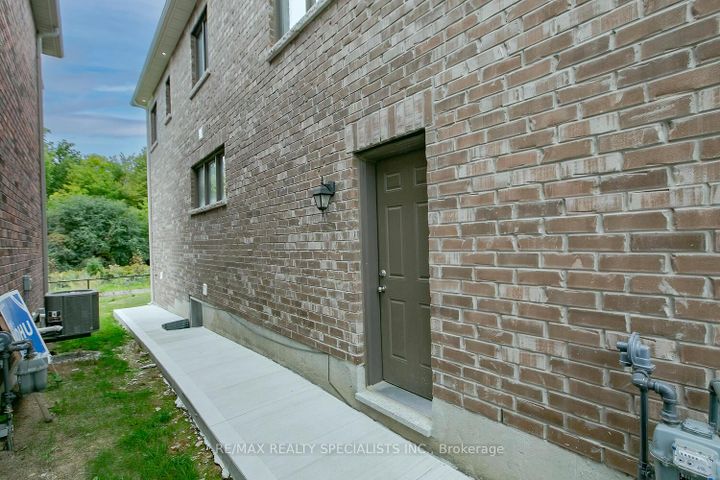 Photo 41 at 602 Queen Mary Drive, Northwest Brampton, Brampton