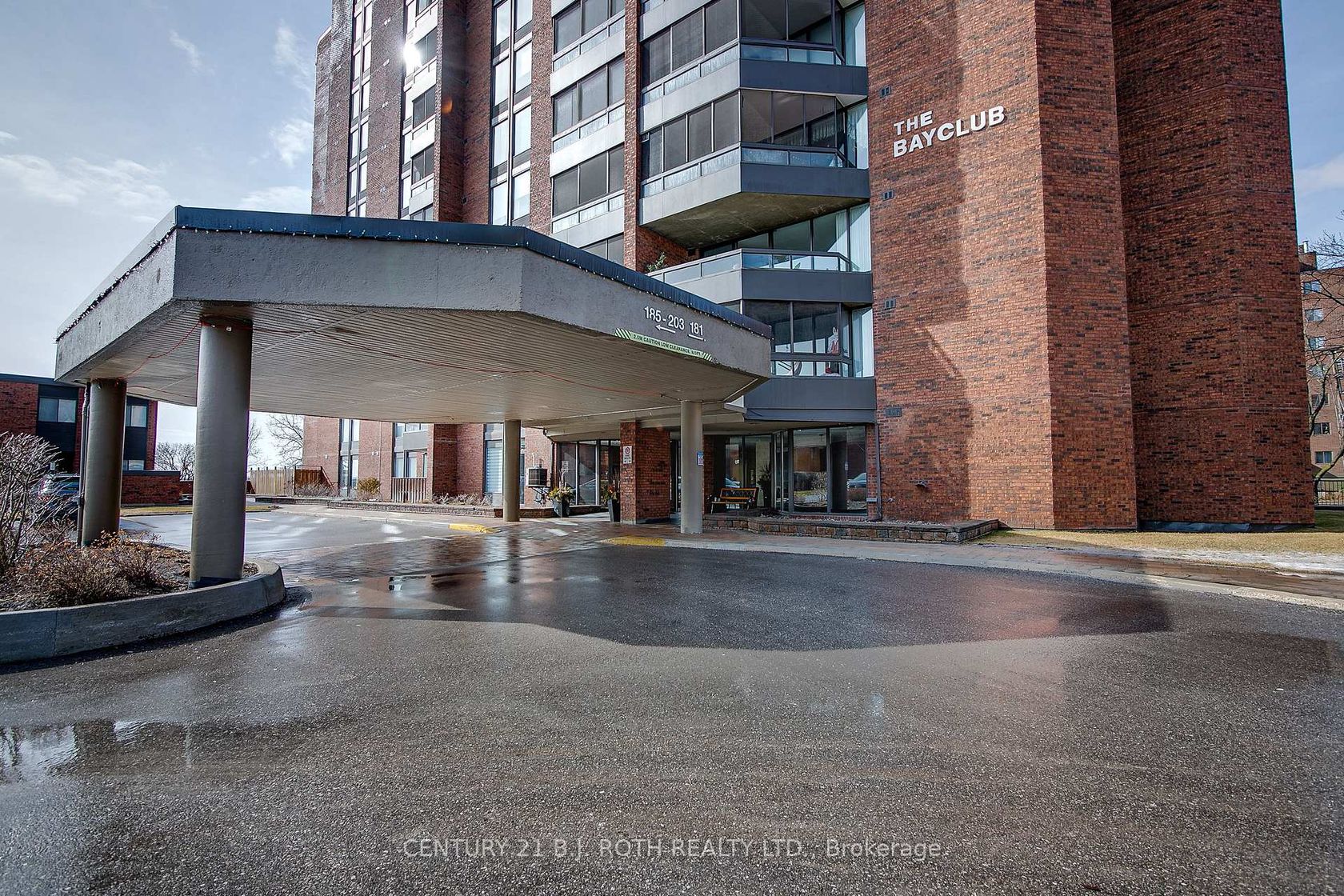 301 - 181 Collier Street, North Shore, Barrie photo number 2