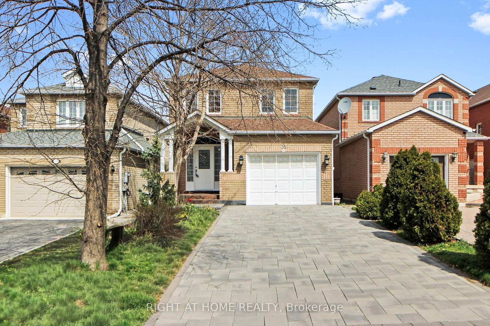 38 Rosanna Crescent, Maple, Vaughan photo number 2