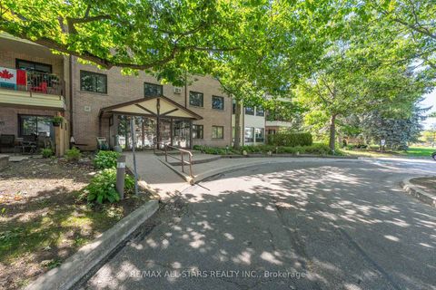 Photo 4 at 301 - 111 Grew Boulevard, Sutton & Jackson's Point, Georgina