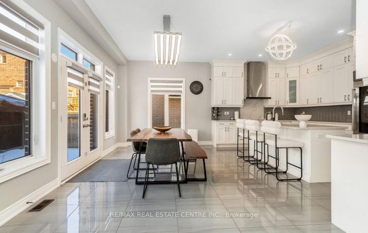 Photo 3 at 9 Rolling Acres Drive, Northwest Brampton, Brampton