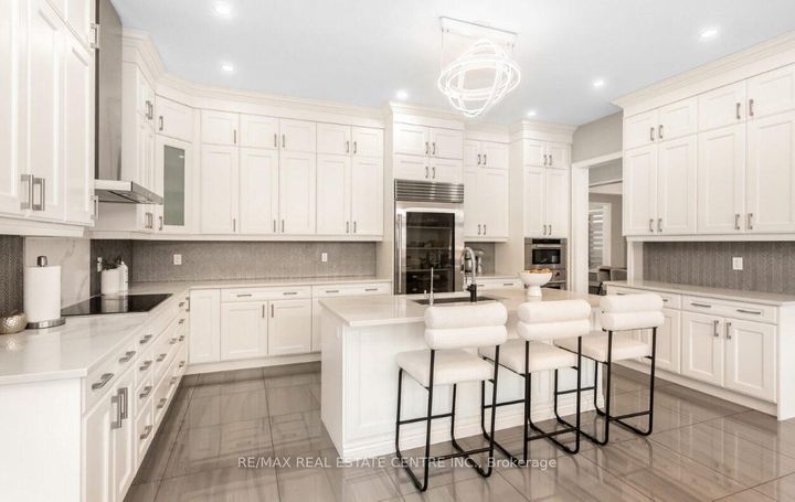 Photo 6 at 9 Rolling Acres Drive, Northwest Brampton, Brampton