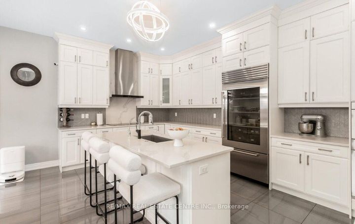 Photo 7 at 9 Rolling Acres Drive, Northwest Brampton, Brampton