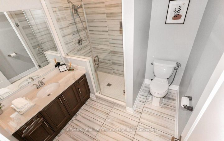 Photo 12 at 9 Rolling Acres Drive, Northwest Brampton, Brampton