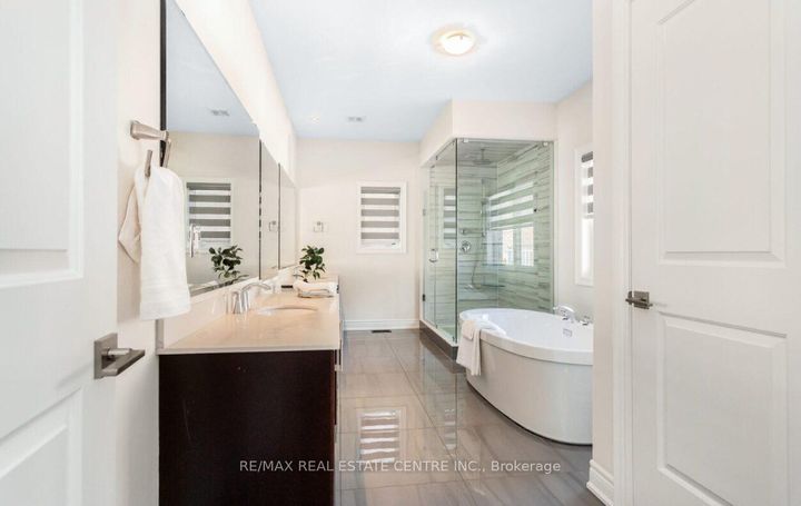 Photo 16 at 9 Rolling Acres Drive, Northwest Brampton, Brampton