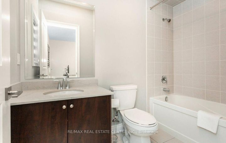 Photo 19 at 9 Rolling Acres Drive, Northwest Brampton, Brampton