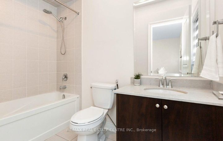 Photo 22 at 9 Rolling Acres Drive, Northwest Brampton, Brampton