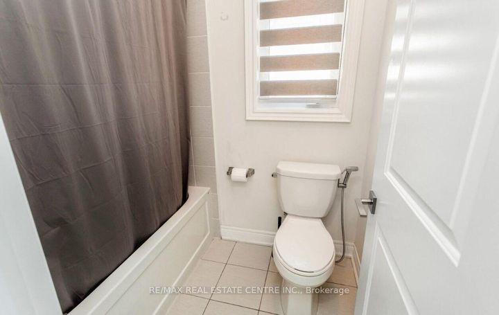 Photo 25 at 9 Rolling Acres Drive, Northwest Brampton, Brampton