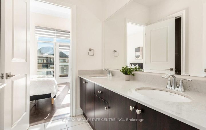 Photo 27 at 9 Rolling Acres Drive, Northwest Brampton, Brampton