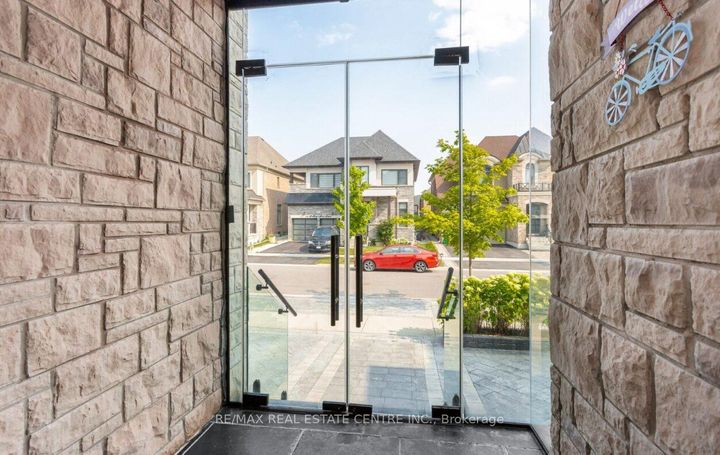 Photo 32 at 9 Rolling Acres Drive, Northwest Brampton, Brampton