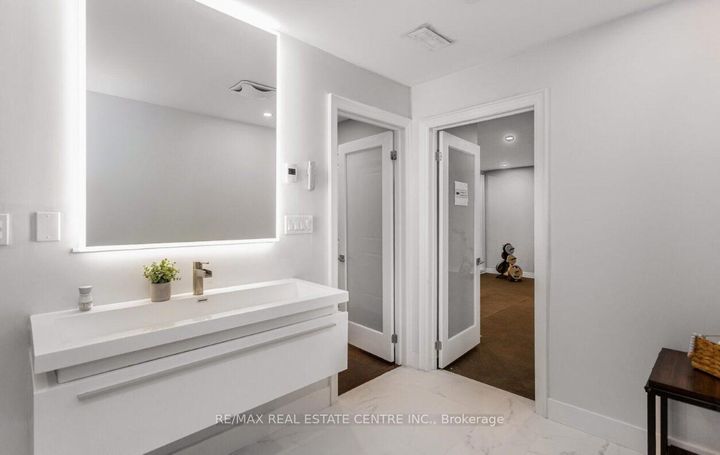 Photo 34 at 9 Rolling Acres Drive, Northwest Brampton, Brampton